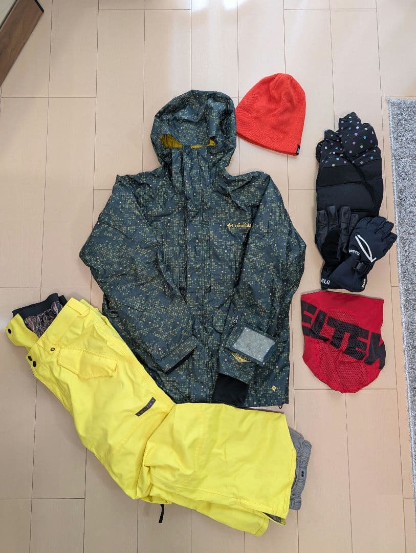 つ*さ様 スノーボードウェアセット（ジャケット/パンツ/グローブ/ニット帽/その