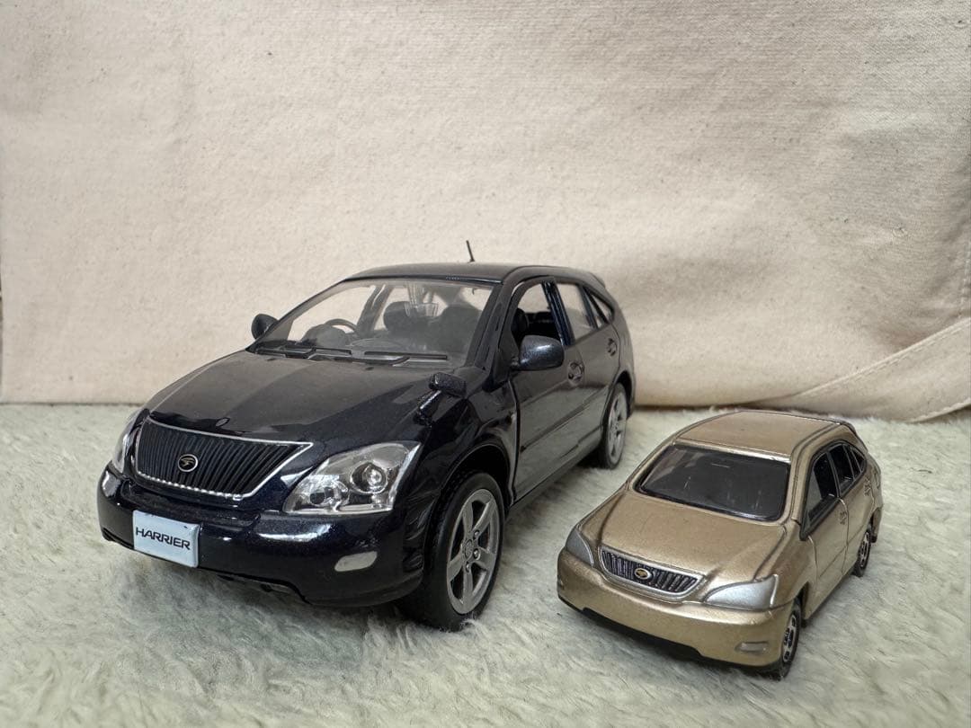 トヨタ　ハリアー 30系ダークブルー 1/43 トミカ　2台セット