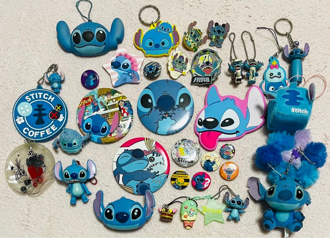 スティッチ　キーホルダー　バッチ　まとめ売り ディズニースティッチ手足ゆらゆら動くキーチェーンまとめ売り - メルカリ