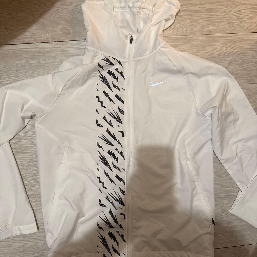 ナイキランニングウェア白　Sサイズ　ナイキウィンドブレーカー