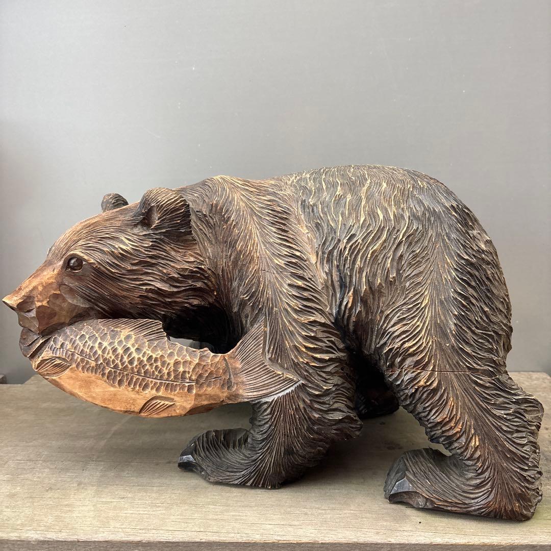 クマの木彫り彫刻 魚付き - メルカリ