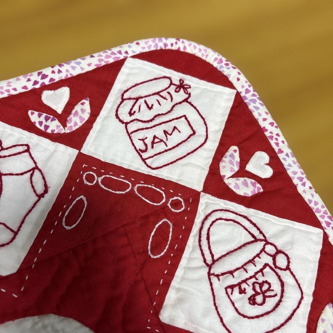 パッチワーク タペストリー スーちゃん 赤 - メルカリ