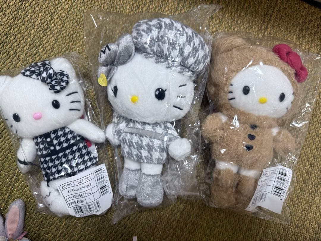 ハローキティ展 50周年 限定 ぬいぐるみ マスコット クマスーツ　千鳥格子