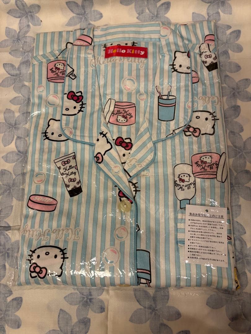 激レア　ハローキティー　上下パジャマ 楽天市場】ハローキティ 半袖 パジャマ 上下セットアップ M L レッド