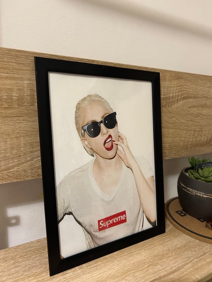 シュプリームレディーガガ インテリアパロディアートポスター A4額付