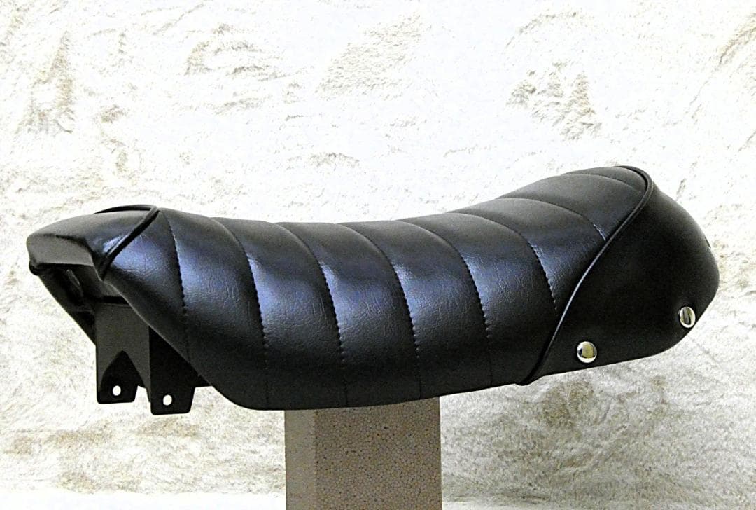 モンキー125 黒皮ボタン タックロールシート /JB02 JB03 JB05