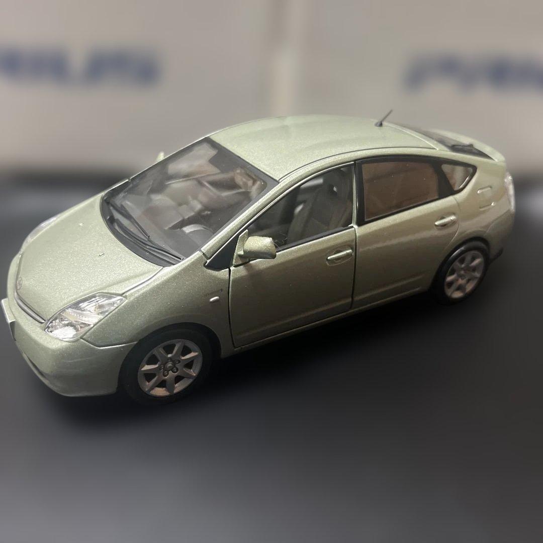 非売品　トヨタ　プリウス　カラーサンプル　 ライトグリーンメタリック Amazon | 1/30 トヨタ 旧型プリウス PRIUS 前期 カラーサンプル