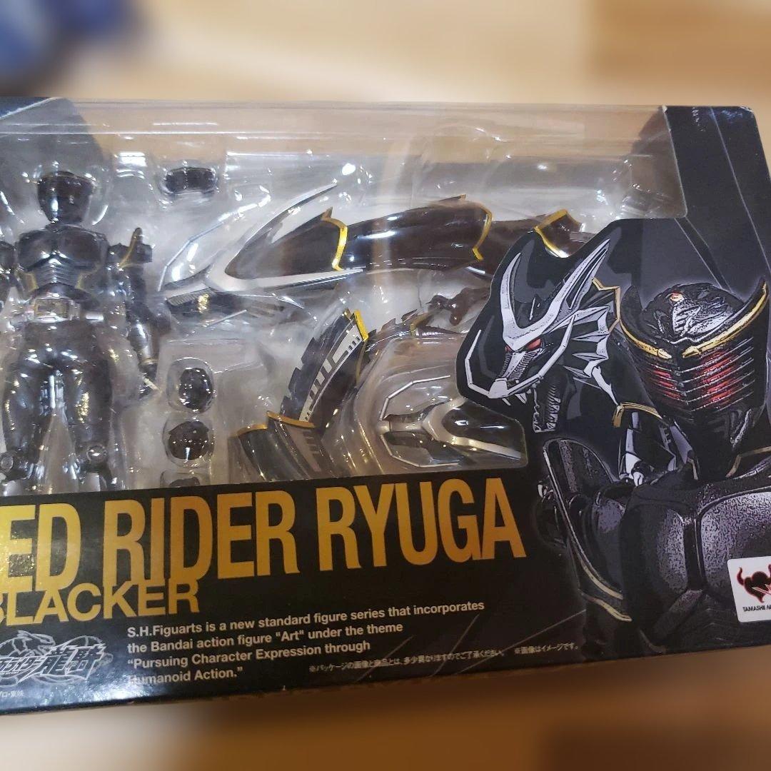 s.hフィギュアーツ 仮面ライダーリュウガ