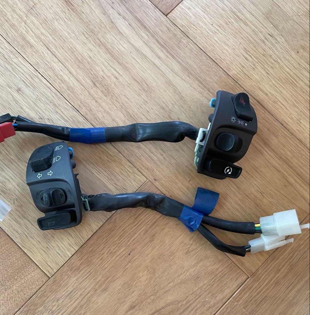 シグナスX　4型/5型　台湾仕様スイッチキット　ハザード　ライトON/OFF可能