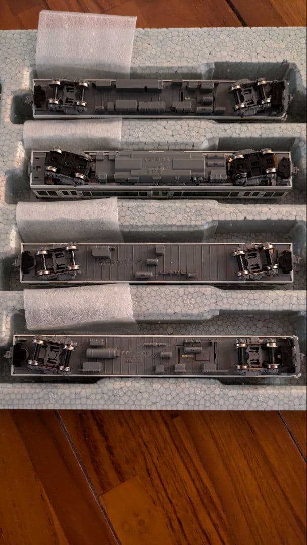 221系リニューアル車と225系新快速(4両2セット) 連休値下げです。