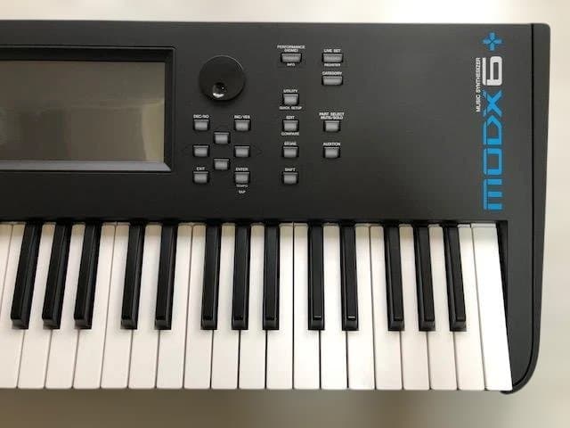 YAMAHA シンセサイザーMODX６＋　６１鍵盤