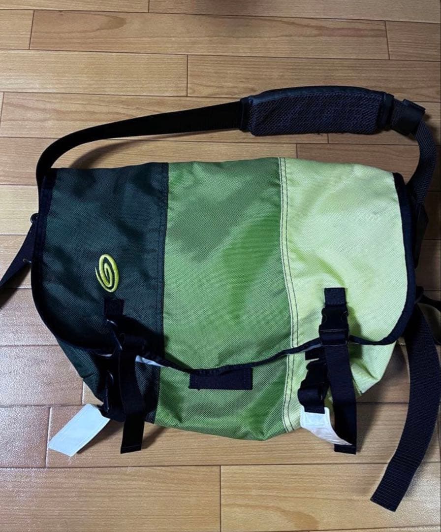 メッセンジャーバッグ timbuk2大容量