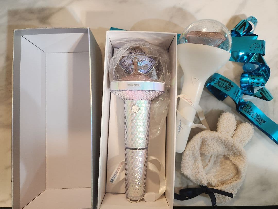 SEVENTEEN　ペンライト ver1.ver2 銀テープ　セット　おまけつき Qoo10] Pledis Entertainment 【 当日出発 】SEVENTEEN OF