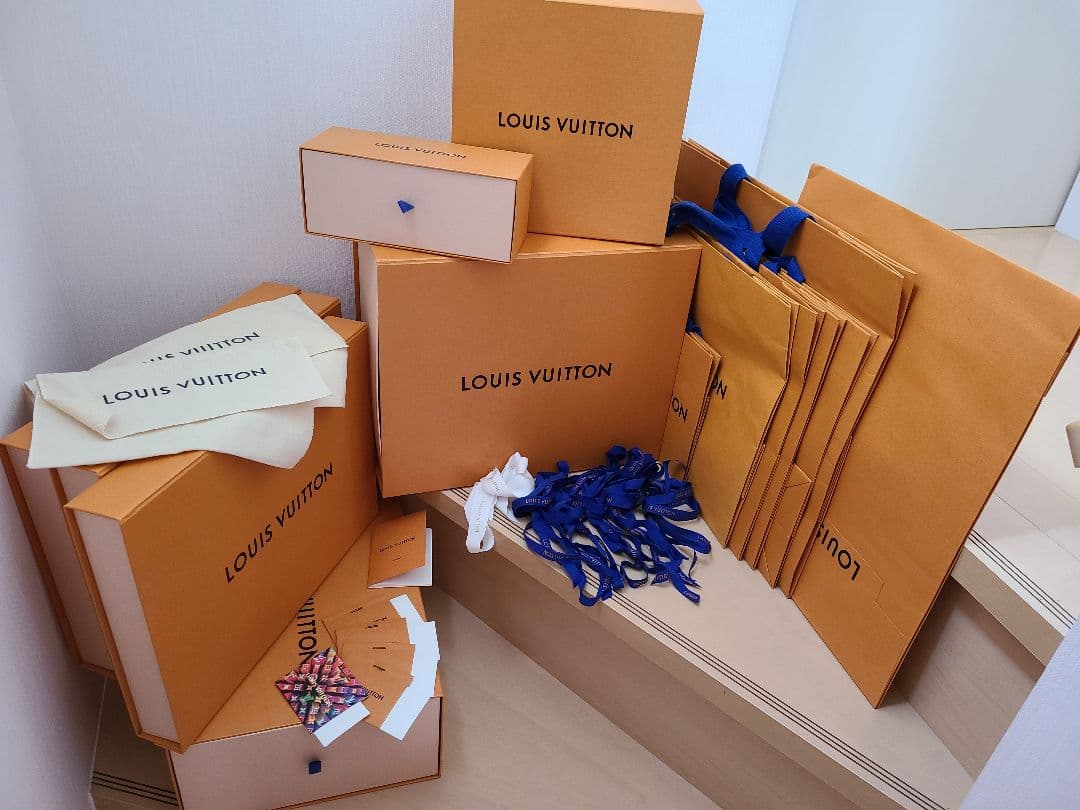 LOUIS VUITTON ショップ袋・ボックスセット　リボン　まとめ売り ルイ・ヴィトン LOUIS VUITTON ショップ袋 ギフトボックス リボン