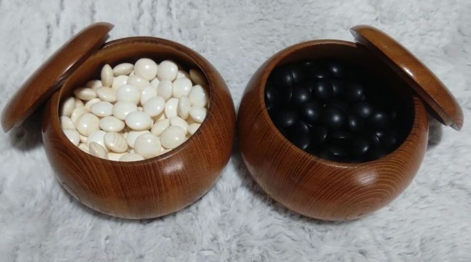 【囲碁】欅碁笥　本蛤碁石、那智黒石　11.4ミリ