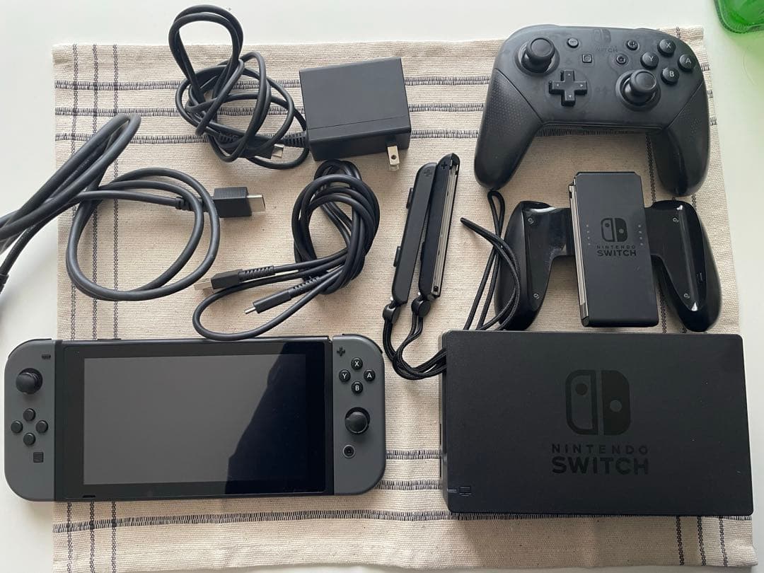 Nintendo Switch 本体＋プロコントローラー＋SDカード64GB付き