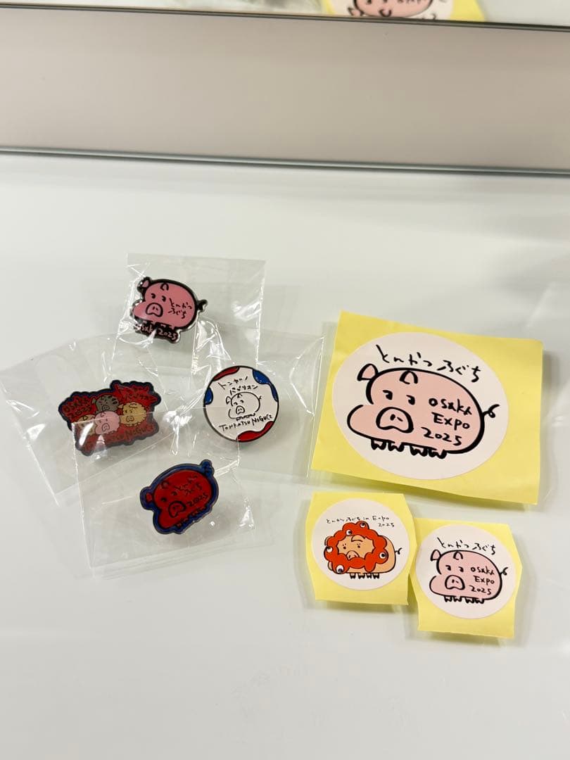 EXPO2025 大阪関西万博 とんかつ乃ぐち ピンバッジ 4個 シール3枚 EXPO2025 万博 とんかつ乃ぐち とんかつパビリオン ピンバッジ ピンズ