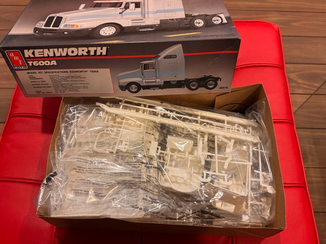 AMT/ERTL製の1/25 ケンワースT600Aセミトラックトラクタ− - メルカリ