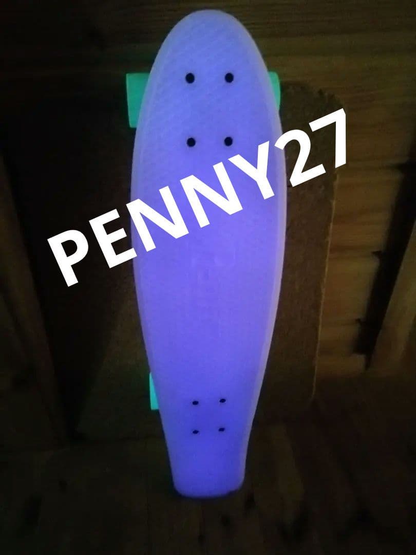 美品PENNY27　ペニー27インチ、ニッケル 蓄光モデル、薄い紫色に光ります！ Penny ペニースケートボード 単色 27インチ NICKEL ニッケル 1NST1