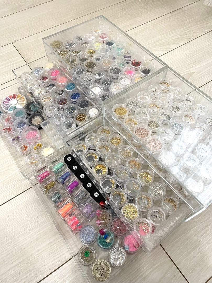 ネイルアート用品まとめ売り　ジェルネイル　ラメ　ホロ　メタル　パーツ ハンドメイド材料 ネイルアート ラメグリッターメタル（全12色）ケース