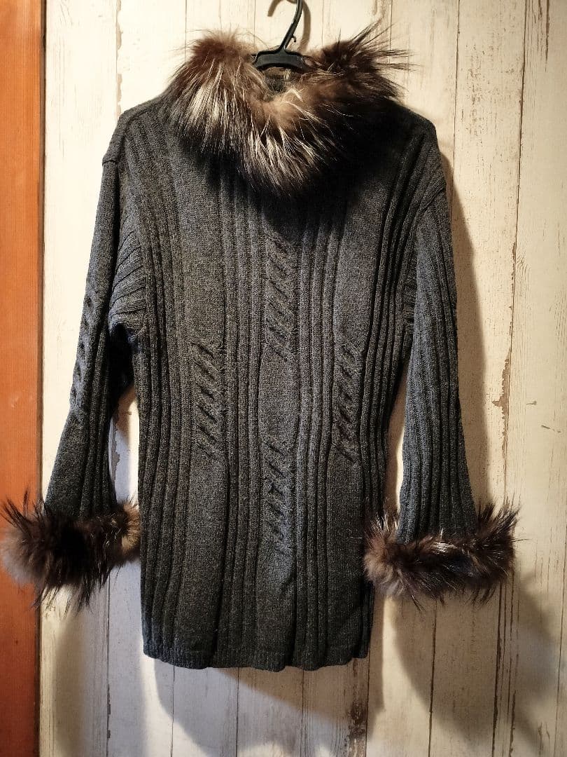 かおり FENDI ファー付きグレーセーター