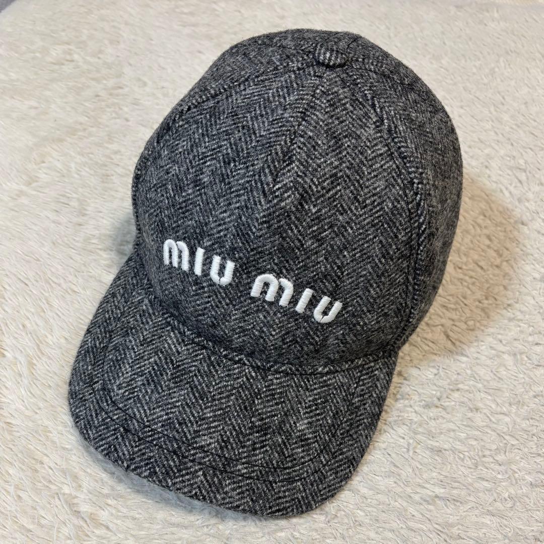 ミュウミュウ 5HC179 ロゴ キャップ S57cm グレー