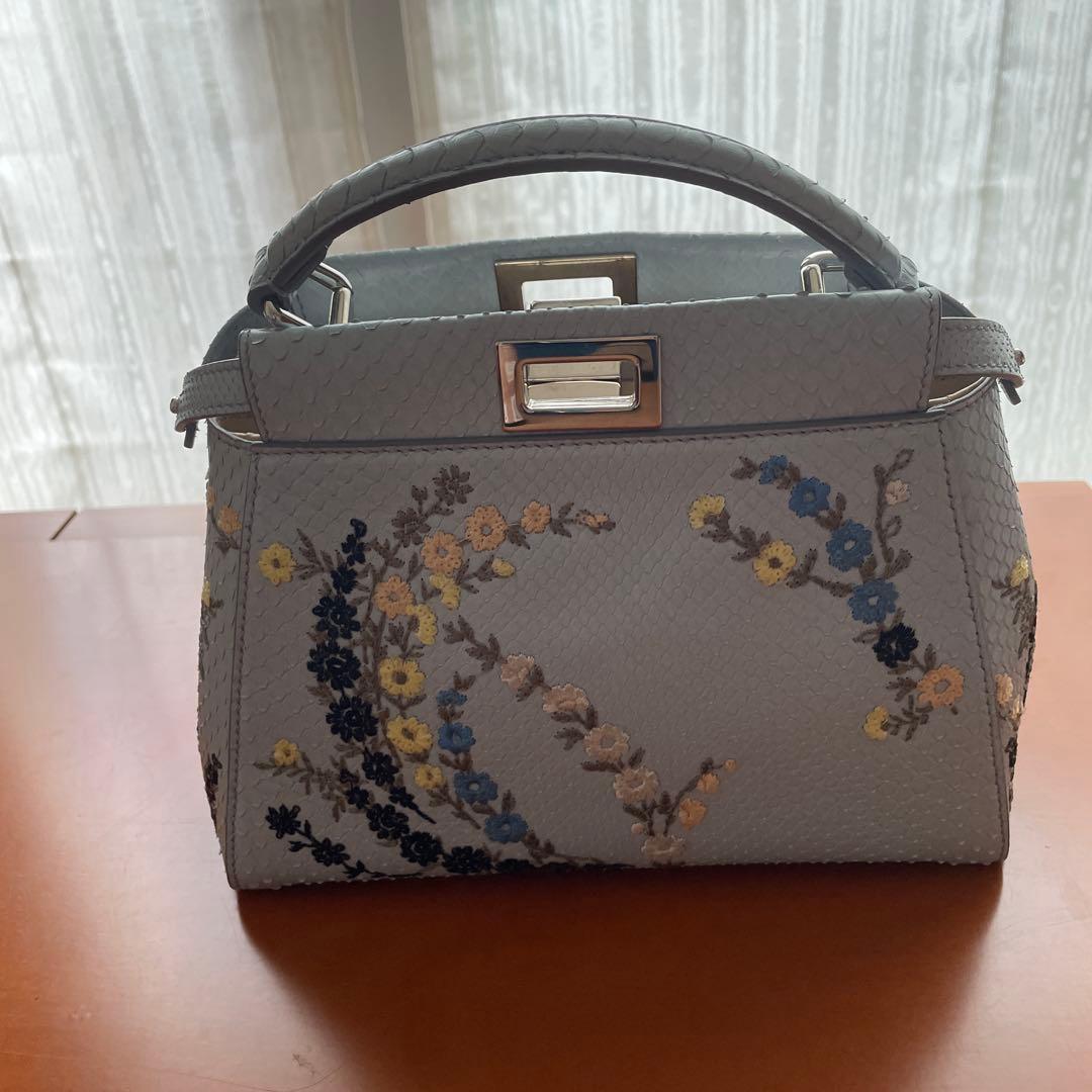 美品　Fendi 花柄刺繍 ハンドバッグ 水色