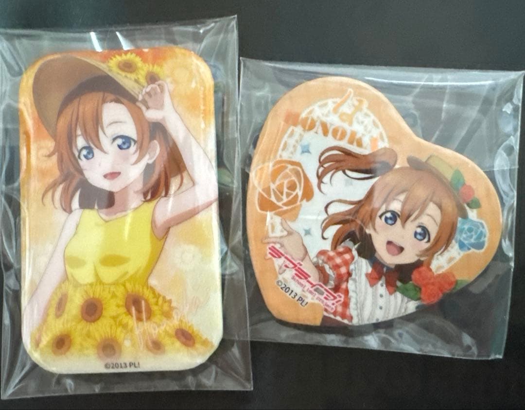 ラブライブ GiGO 高坂穂乃果 缶バッジ2個セット - メルカリ