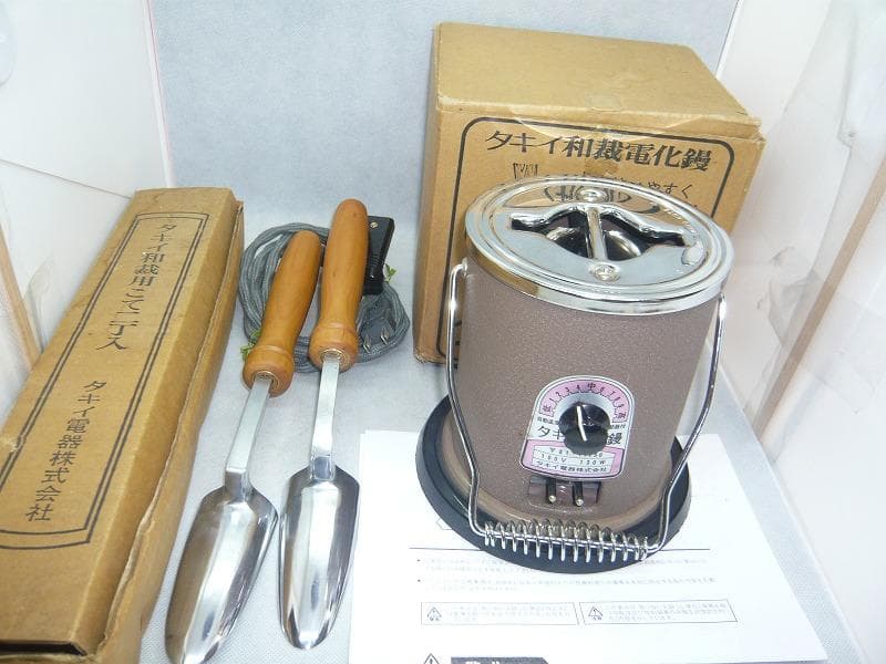 新品完全未使用品　 タキイ和裁電化鏝 和裁コテ　和裁こて　鏝２本付 タキイ電器 2丁立 和裁鏝 (こて) 茶 | 和服仕立て用アイロン | 即日