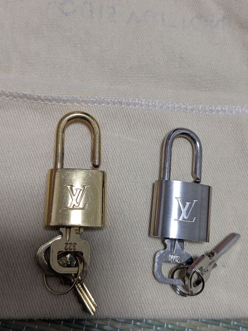 ルイ・ヴィトン キーホルダー ロック 2個セット