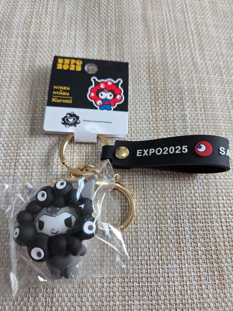 クロミ　関西大阪万博 黒ミャクミャク サンリオ 立体マスコットキーホルダー sanrio（サンリオ） 黒ミャクミャク なりきり立体マスコットストラップ