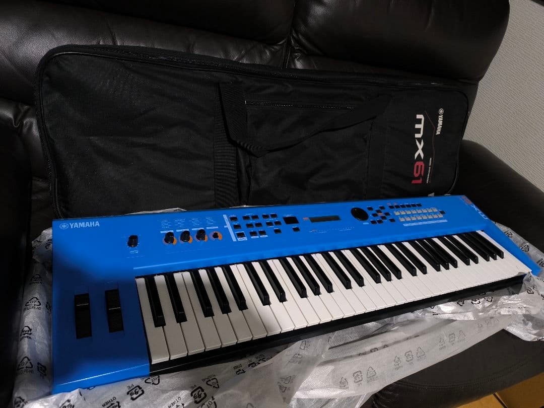 Yamaha MX61 シンセサイザー 青 Yamaha MX61 61-Key Music Production Synthesizer Electric Blue