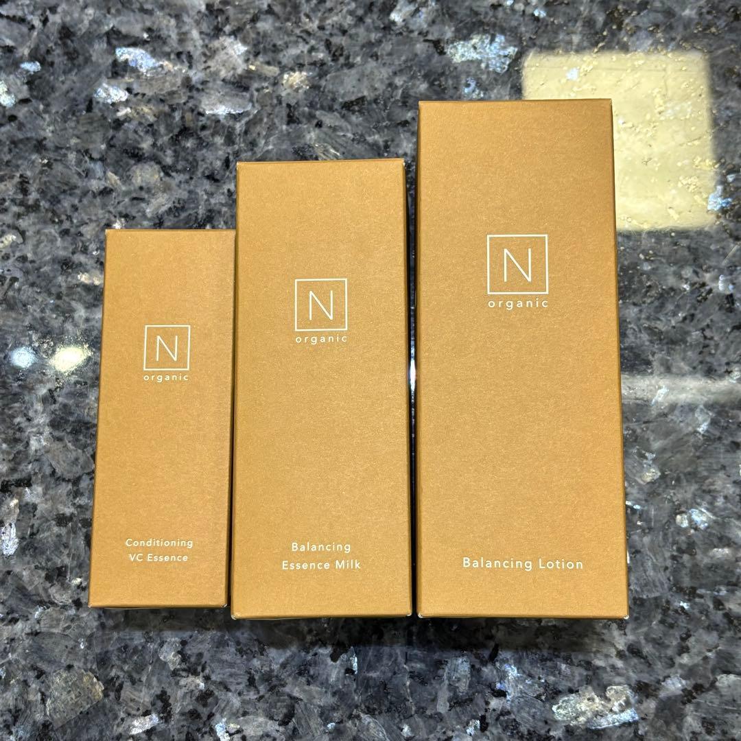 Nオーガニック バランシングローション　エッセンスミルク　VCエッセンス　3点