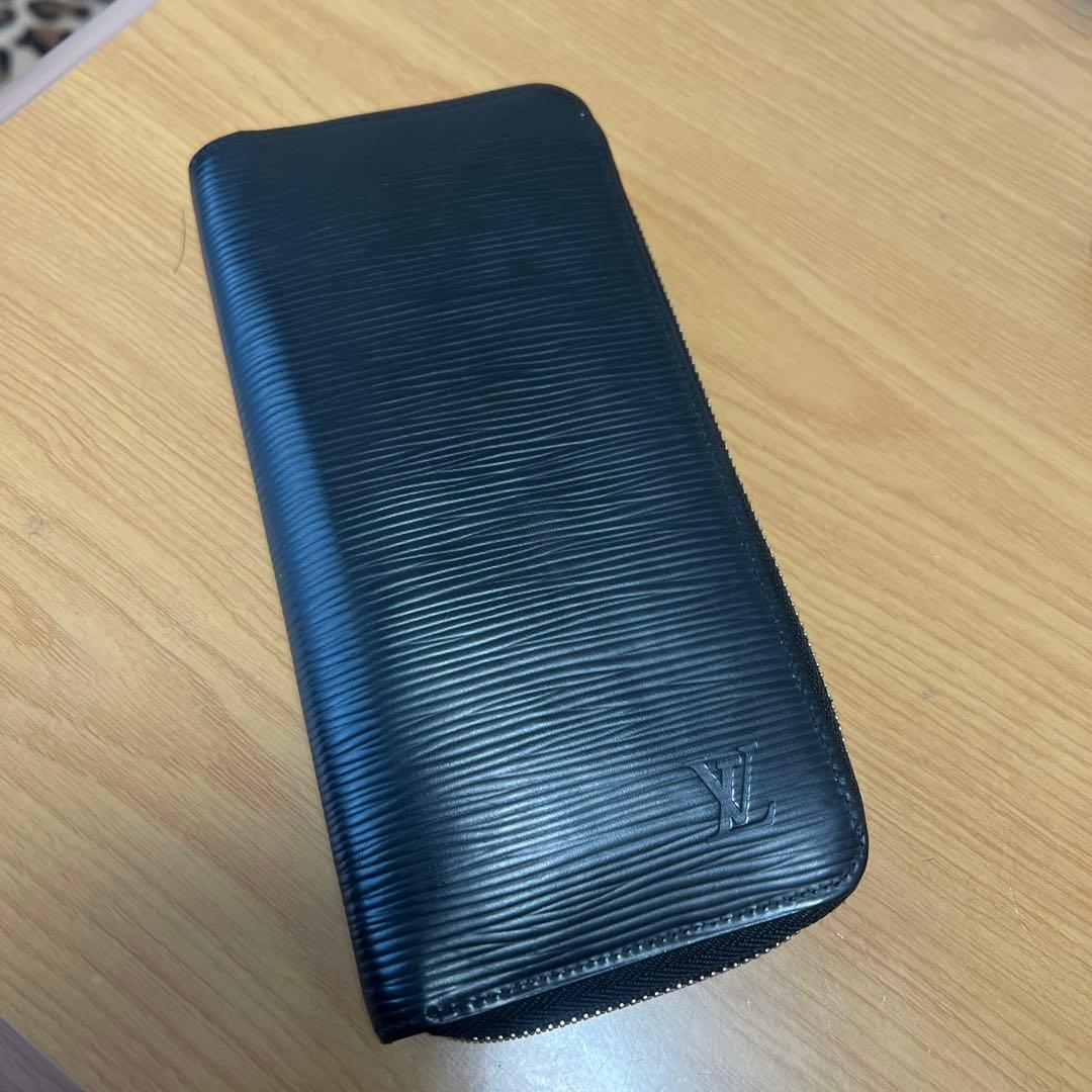 マグロ隊値下げ！Louis Vuitton ブラック エピレザー 長財布