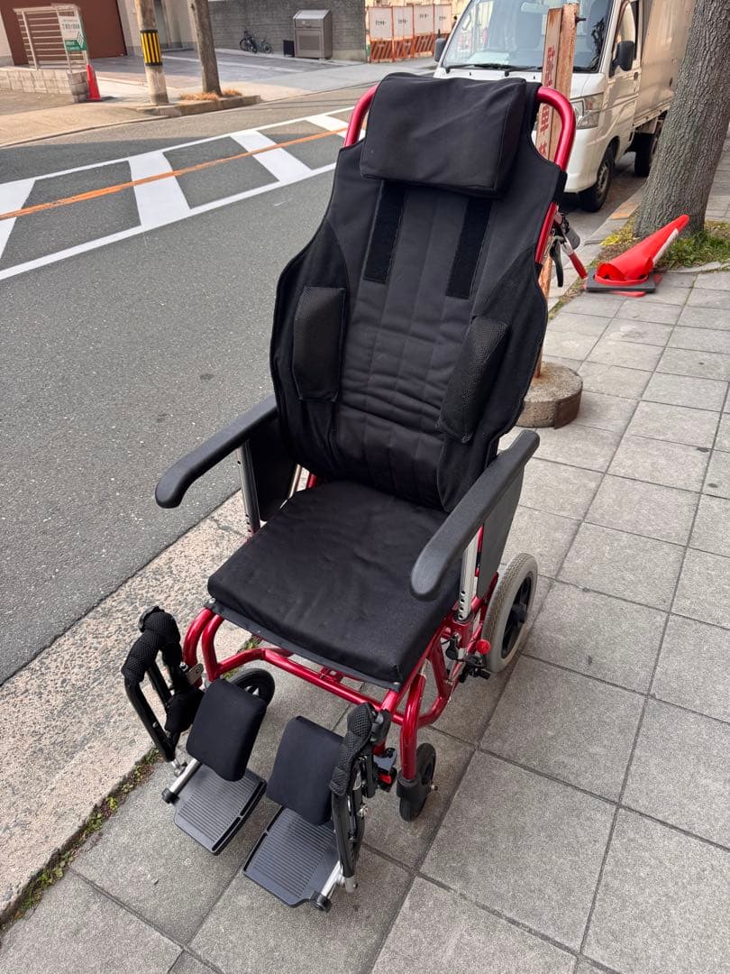 カナヤママシナリー パーソナルアジャスト車いす emigoII
