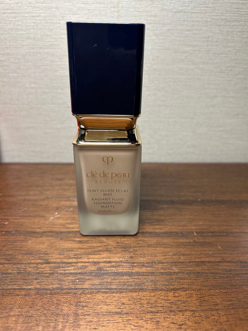 clé de peau タンフリュイドエクラ マット　オークル00