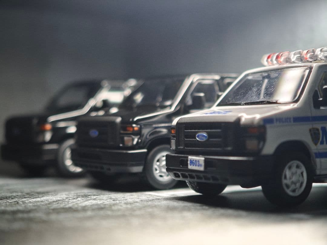 596model 1/64 Ford E350 3台セット