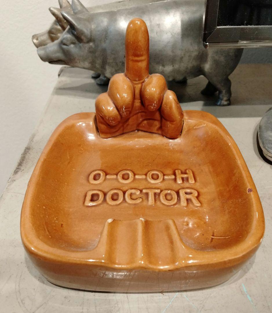 Fuck 　ファックユー　ハンド　手　置物　ビンテージ　反戦　灰皿 茶 Middle Finger Fuck Sign Wooden Figurine ファックサイン ビンテージ