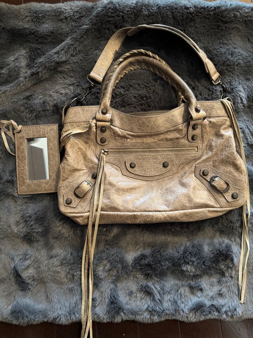 バレンシアガ　ザシティ　ベージュ