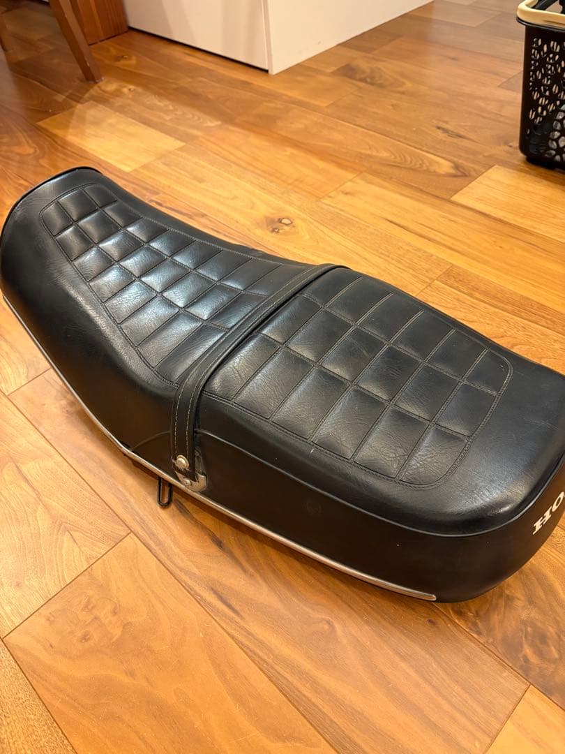 ラ*☆様 cb250t 国内　純正シート　角タンク　最終型　ノーマルシート　cb