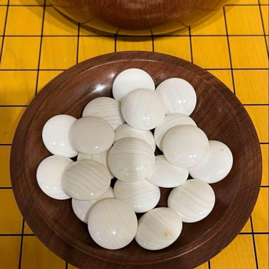 【送料込み】碁笥 懐志作 蛤碁石 那智黒　木箱付 囲碁　碁石 Amazon | 囲碁 日向特製蛤碁石那智黒碁石 31 実用 厚み8.4mm 木製本欅