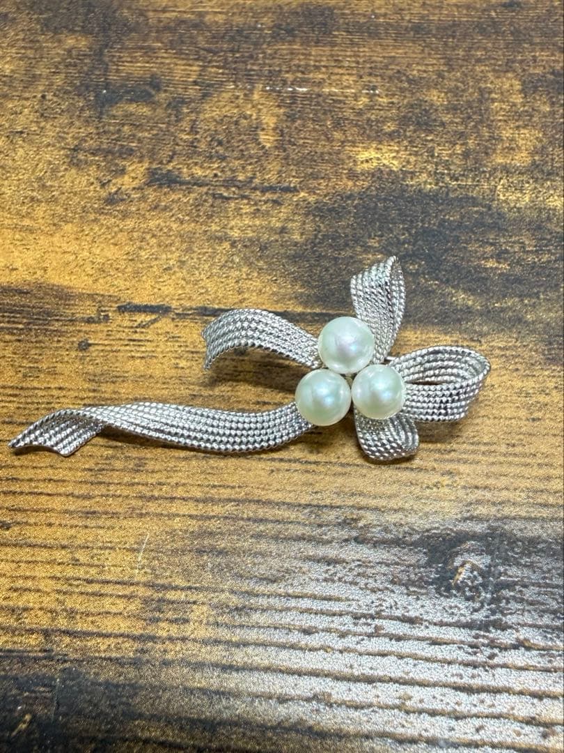 タサキ　TASAKI ブローチ　リボンモチーフ　シルバー　パール　真珠