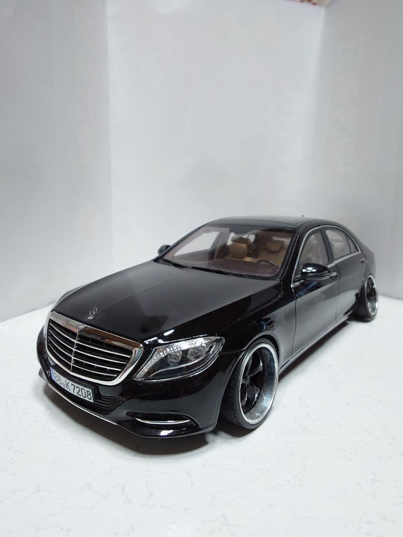 メルセデス・ベンツ Sクラス 1/18ブラック ミニカー
