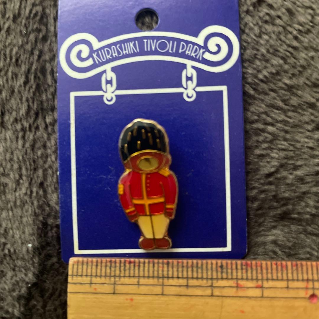 倉敷チボリ公園兵士キャラクターピンバッジ - メルカリ