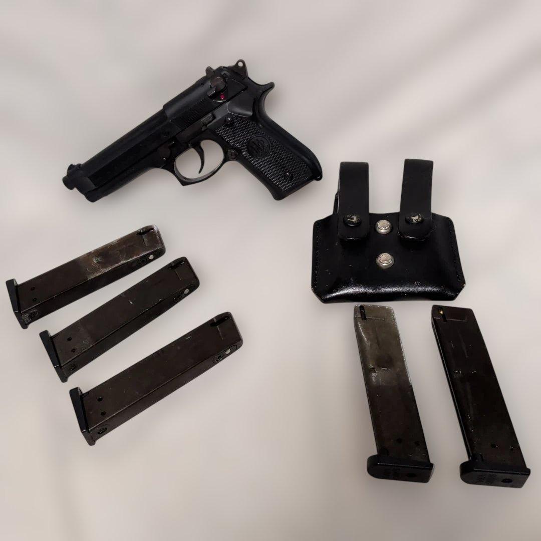 WA ベレッタM92FS　固定スライドガスガン　マガジン多数　ポーチ付き ベレッタ M92FS 重い1kg越 低燃費固定スライド WA 中古ガスガン