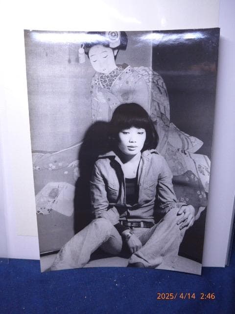 一村哲也の京都シリーズの一つです。当時の若手日本画家のようです。貴重なプリント