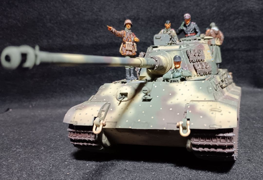 タミヤ1/35キングタイガー完成品