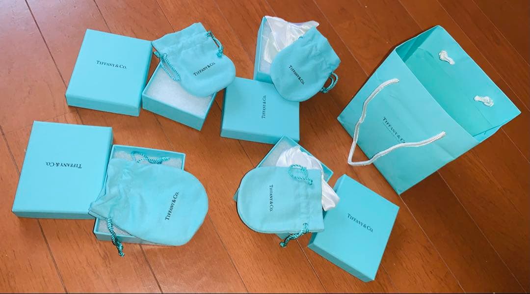 ト*テ様 Tiffany & Co. ティファニーブルー ボックスと袋セット ティファニーのジュエリーボックスがティファニーブルー仕様に