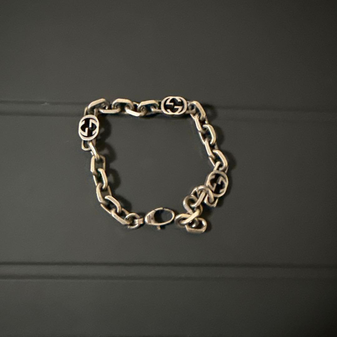 Gucci シルバーロゴチェーンブレスレットの通販はau PAY マーケット