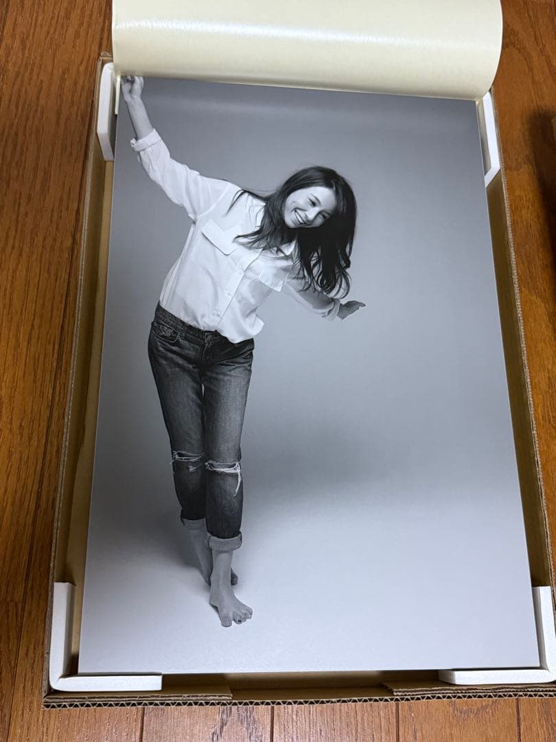 May J. 私のものじゃない、私の歌 銀塩プリント - メルカリ